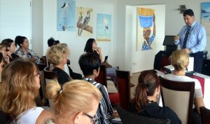 DR HENNIE PALM GIVING HIS PRESENTATION TO A GROUP OF BALLITO BUSINESS WOMEN AT AN ILEMBE CHAMBER AND HIRSCH FUNCTION. DSC_0009